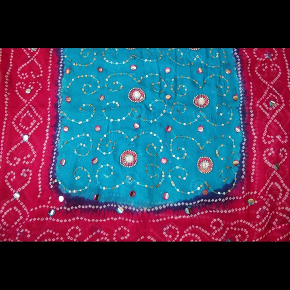 Bandhni Chaniya Choli - Picture 5 of 8